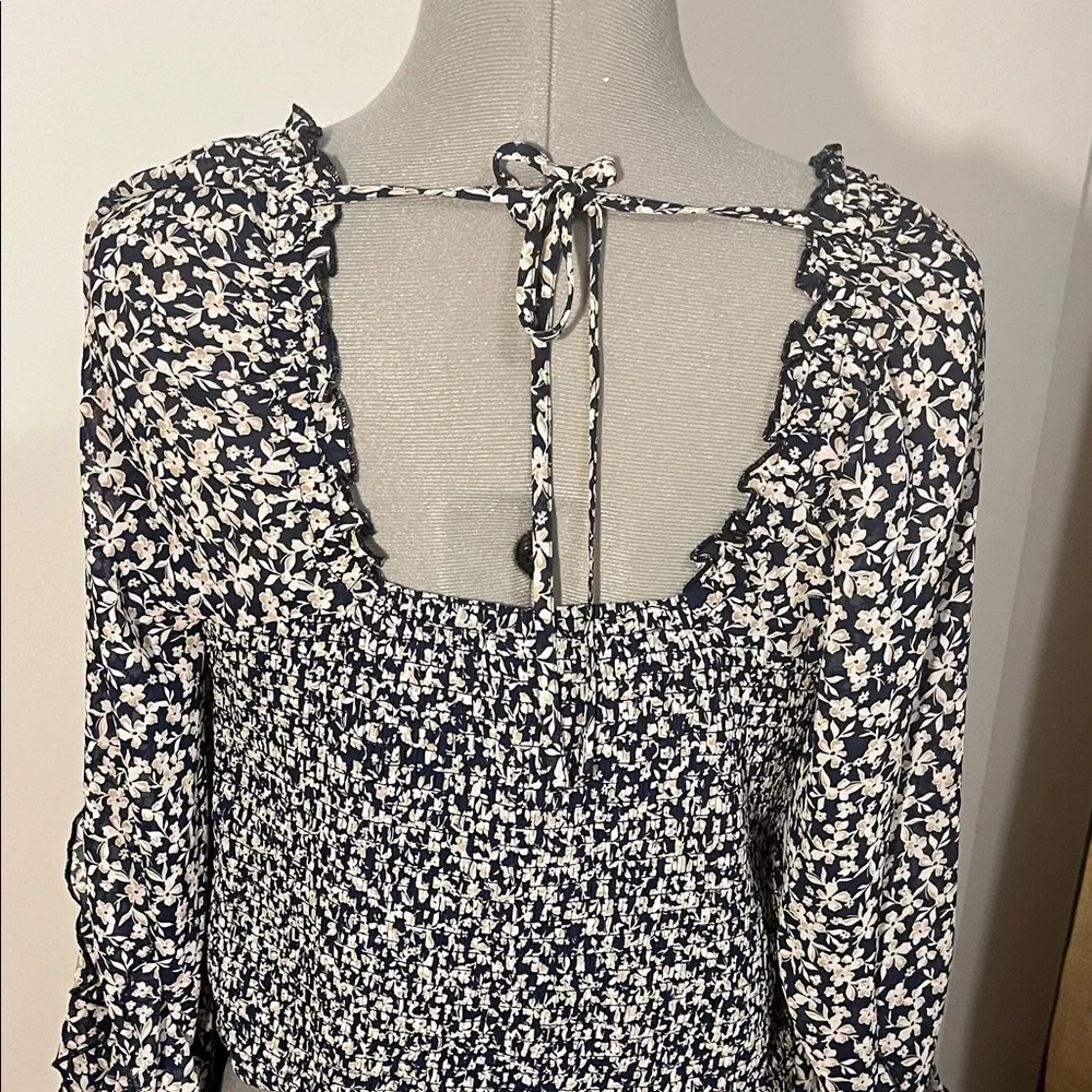 Torrid Navy and White Floral Blouse - Picture 4 of 4